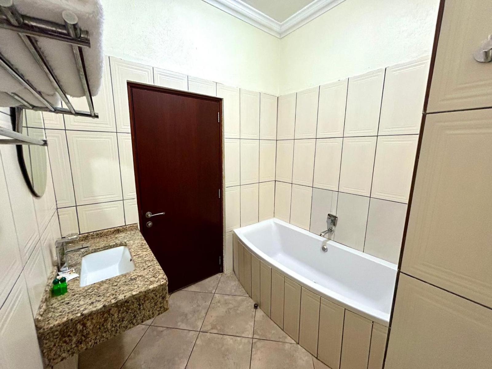 Karibu Leisure Resort Thapane Екстер'єр фото
